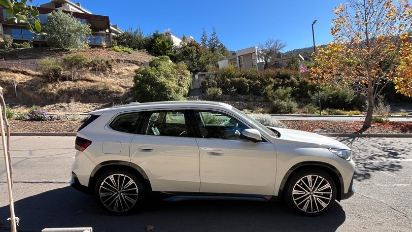 
								2023 Ix1 BEV XDRIVE 30 A X-Line full									