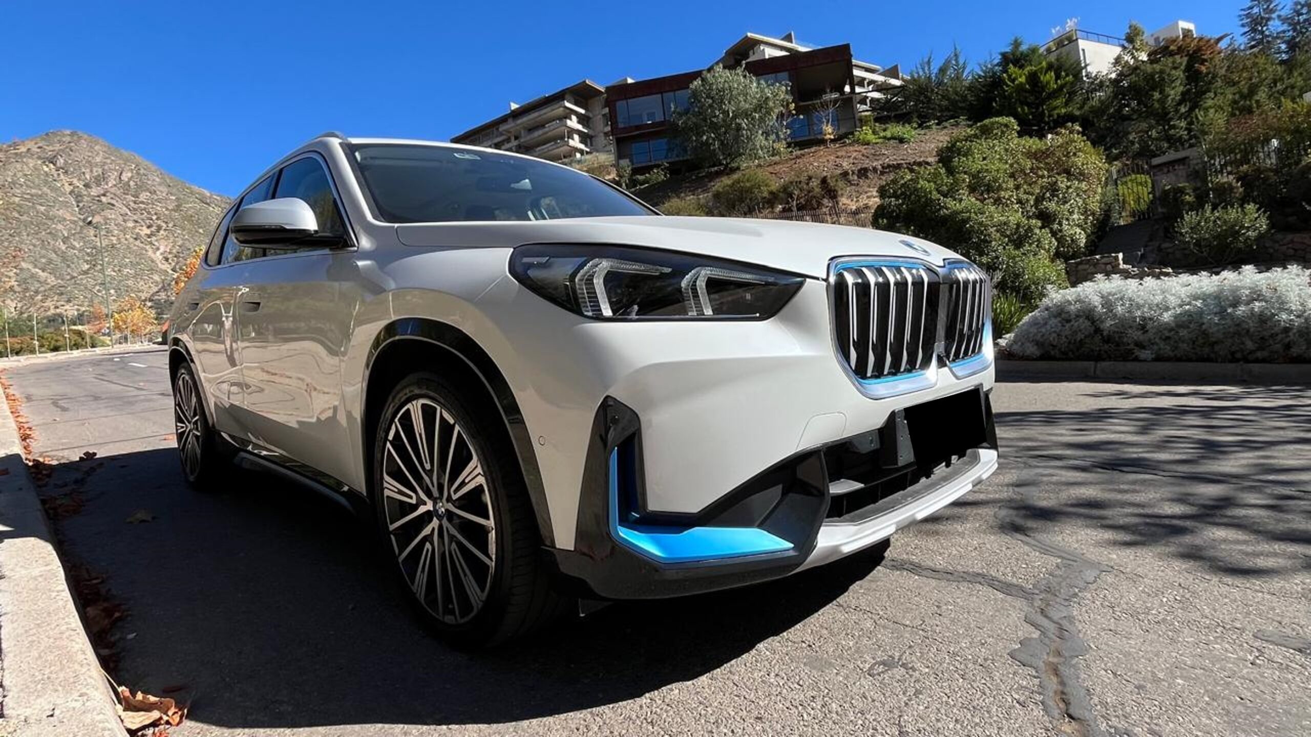 
								2023 Ix1 BEV XDRIVE 30 A X-Line full									