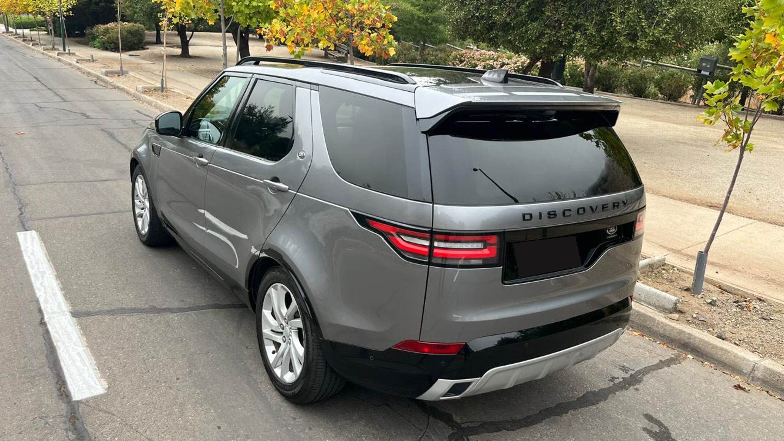
								Discovery 3.0 SD6 Landmark Edition Auto 4WD full									